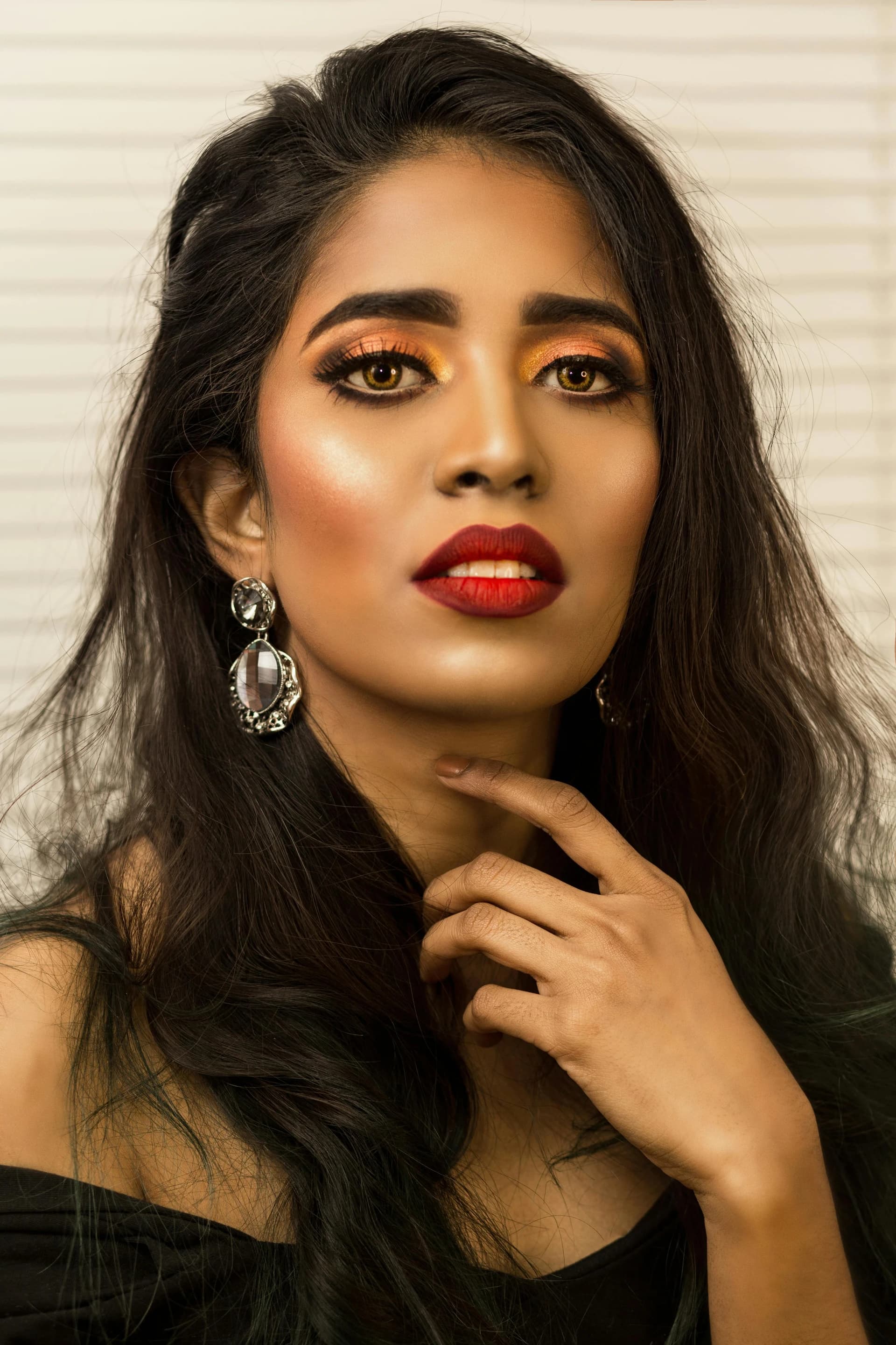 Bollywood Glam: Red Lip Makeup Tips for Indian Wedding Guests — Bollywood / Desi Glam tutorial on PoseAura