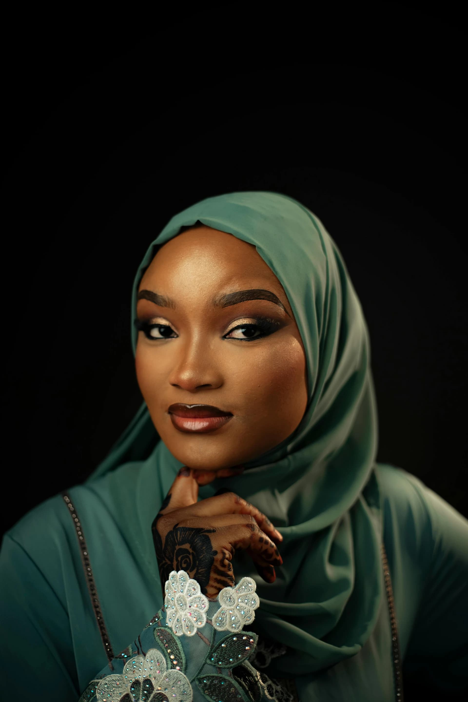How to Style Teal Hijab for Portraits: No-Slip Guide for All Shapes — Hijab Styling tutorial on PoseAura